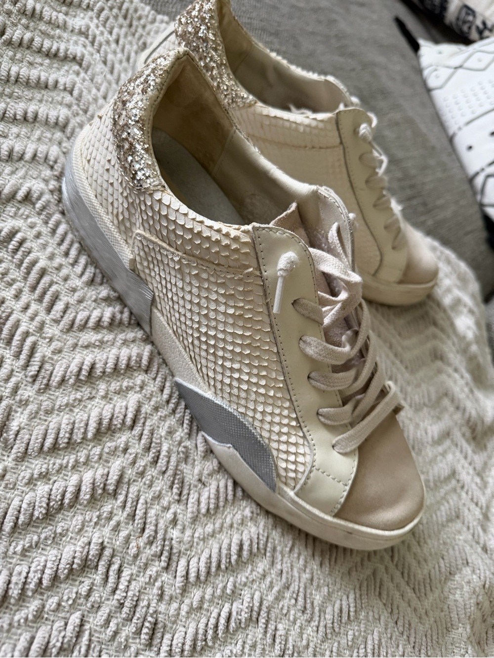 Dolce Vita Cream & Silver Glitter Low-Top Sneakers